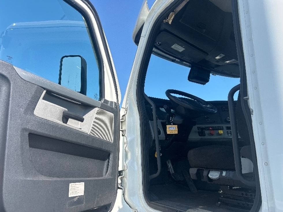 Day Cab Tractor-Heavy Duty Tractors-Freightliner-2020-T11664ST-Pensacola-FL-459,949\n\t\tmiles-$ 45,000 - Image 9