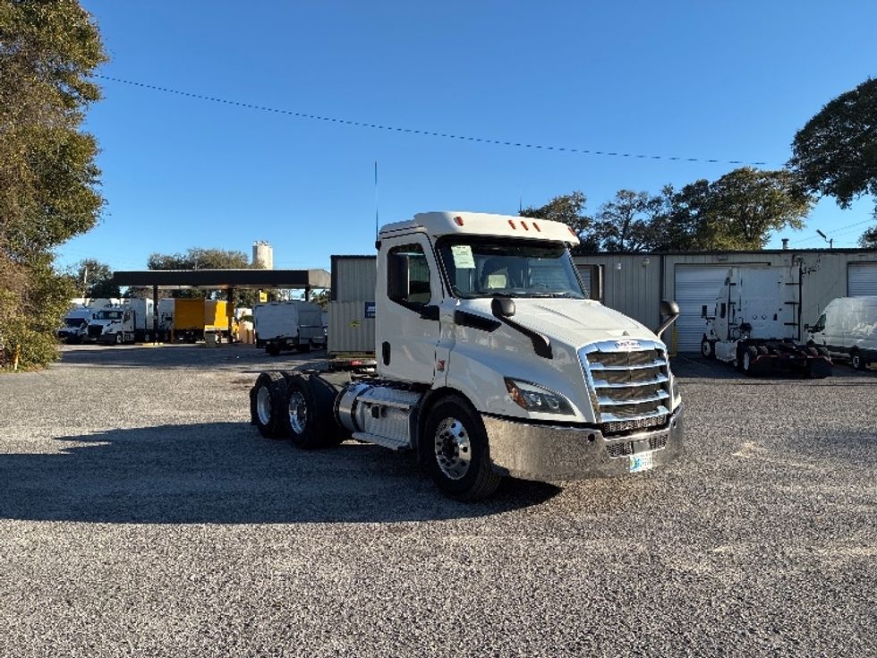 Day Cab Tractor-Heavy Duty Tractors-Freightliner-2020-T11664ST-Pensacola-FL-483,424\n\t\tmiles-$ 44,250 - Image 1
