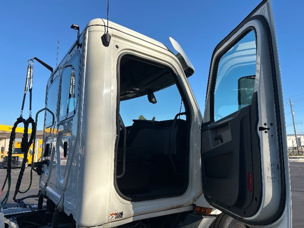 Day Cab Tractor-Heavy Duty Tractors-Freightliner-2020-T11664ST-Pensacola-FL-483,424\n\t\tmiles-$ 44,250 - Image 12