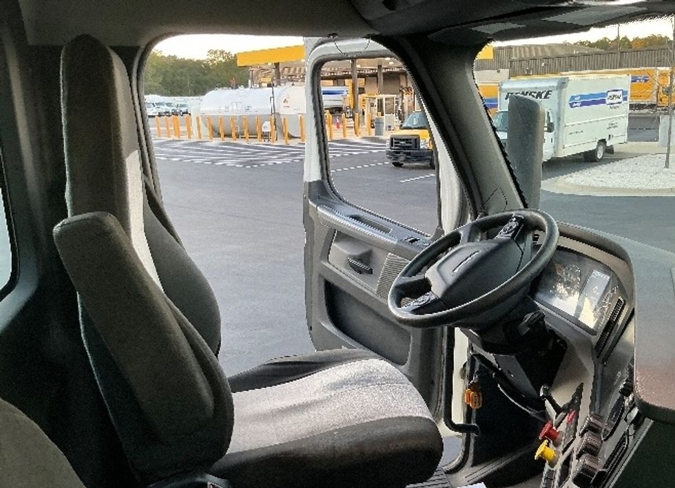 Day Cab Tractor-Heavy Duty Tractors-Freightliner-2020-T11664ST-Pensacola-FL-483,424\n\t\tmiles-$ 44,250 - Image 14