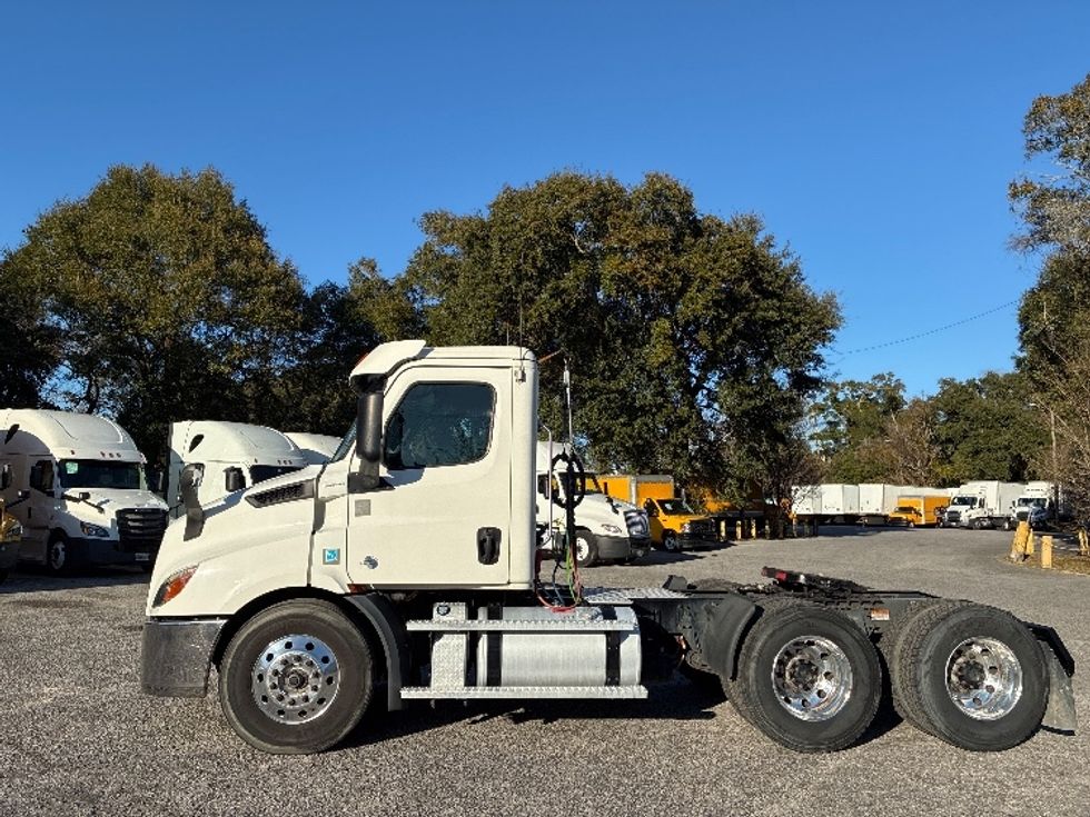 Day Cab Tractor-Heavy Duty Tractors-Freightliner-2020-T11664ST-Pensacola-FL-483,424\n\t\tmiles-$ 44,250 - Image 5