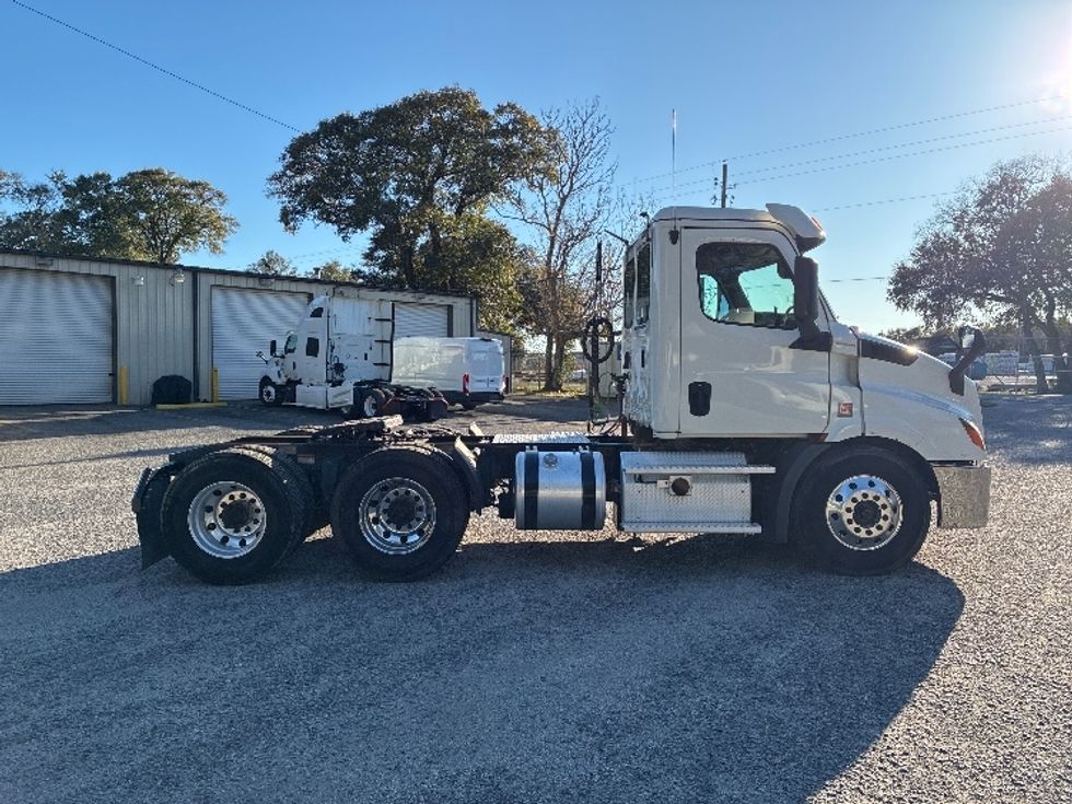 Day Cab Tractor-Heavy Duty Tractors-Freightliner-2020-T11664ST-Pensacola-FL-483,424\n\t\tmiles-$ 44,250 - Image 8