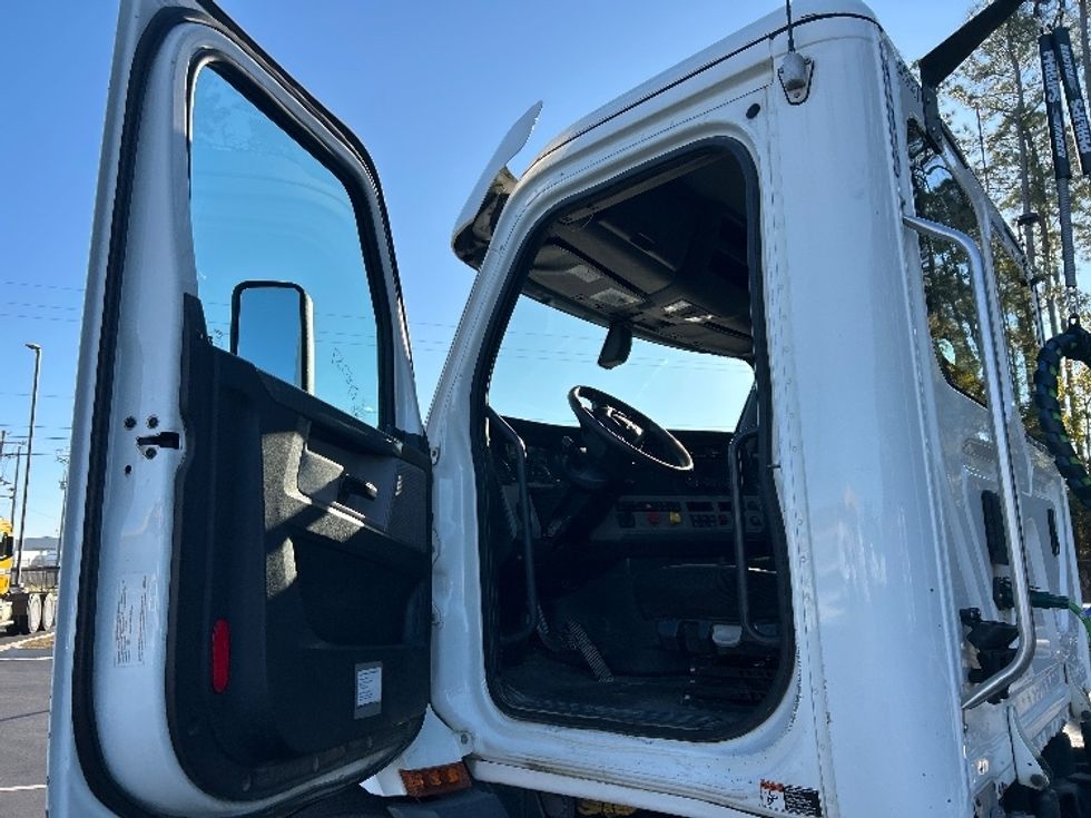 Day Cab Tractor-Heavy Duty Tractors-Freightliner-2020-T11664ST-Pensacola-FL-483,424\n\t\tmiles-$ 44,250 - Image 9