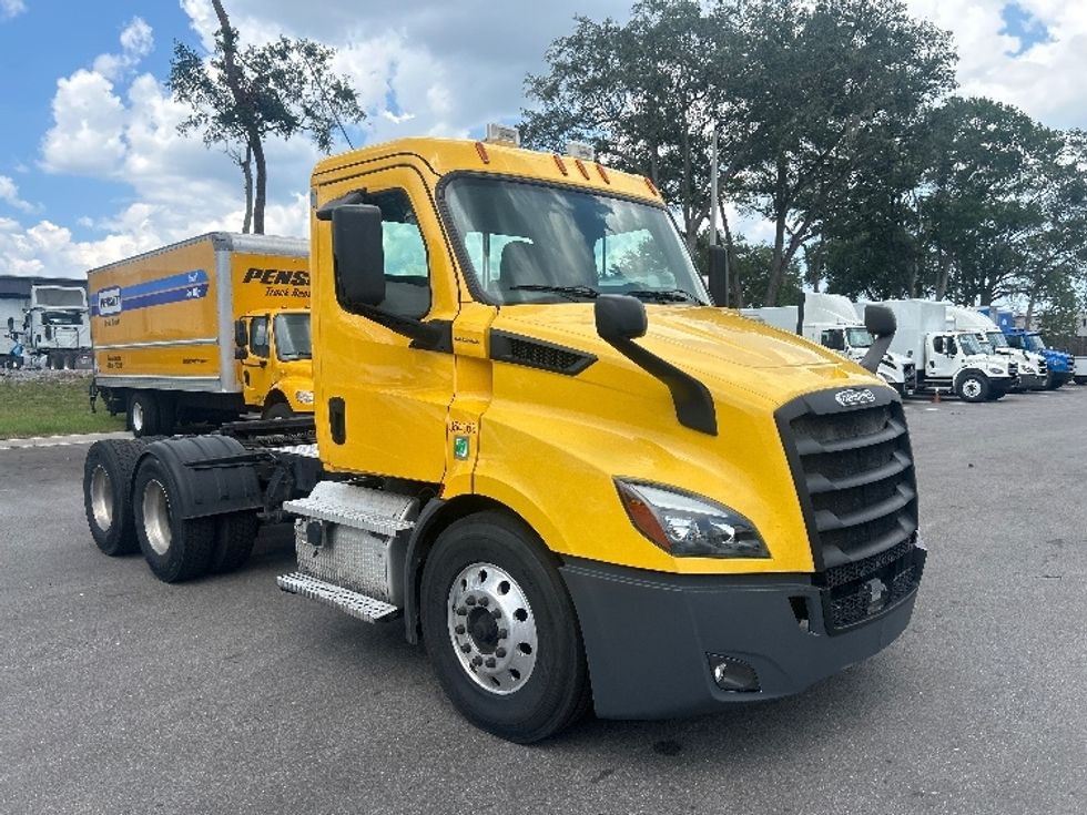 Day Cab Tractor-Heavy Duty Tractors-Freightliner-2020-T11664ST-Pensacola-FL-640,011\n\t\tmiles-$ 26,250 - Image 1