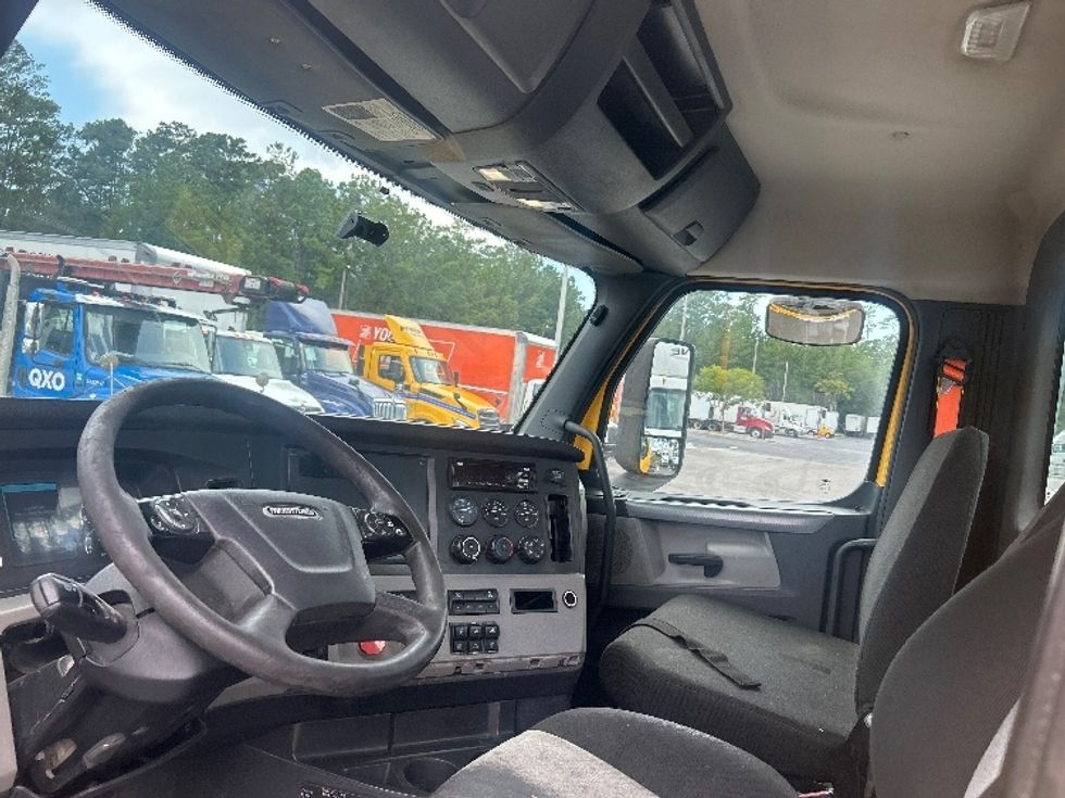 Day Cab Tractor-Heavy Duty Tractors-Freightliner-2020-T11664ST-Pensacola-FL-640,011\n\t\tmiles-$ 26,250 - Image 10