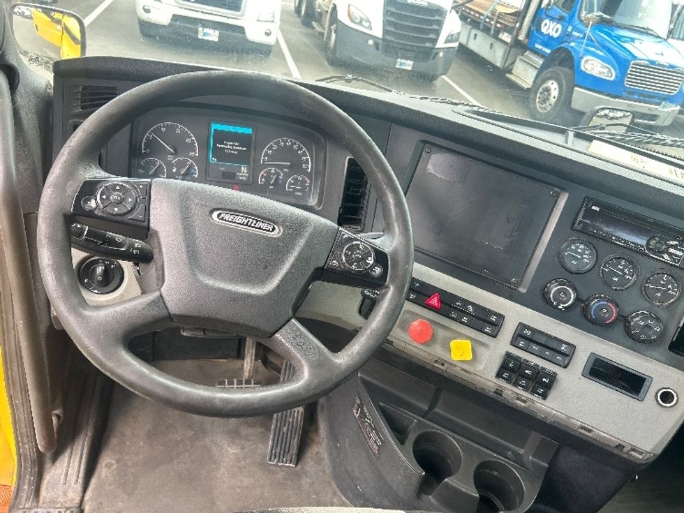 Day Cab Tractor-Heavy Duty Tractors-Freightliner-2020-T11664ST-Pensacola-FL-640,011\n\t\tmiles-$ 26,250 - Image 11