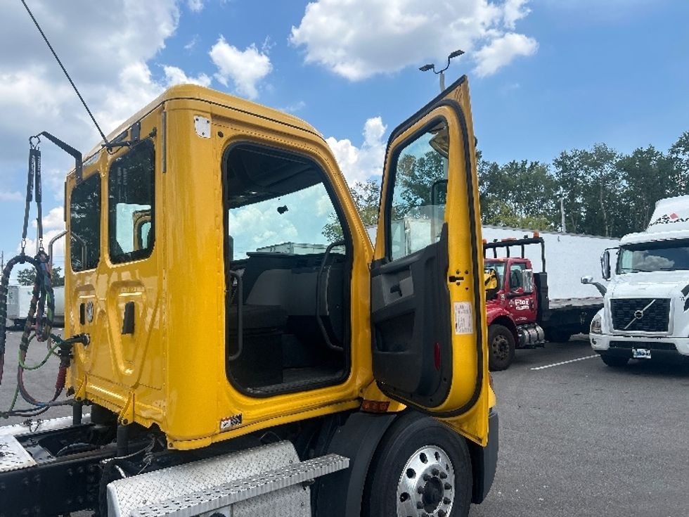 Day Cab Tractor-Heavy Duty Tractors-Freightliner-2020-T11664ST-Pensacola-FL-640,011\n\t\tmiles-$ 26,250 - Image 12