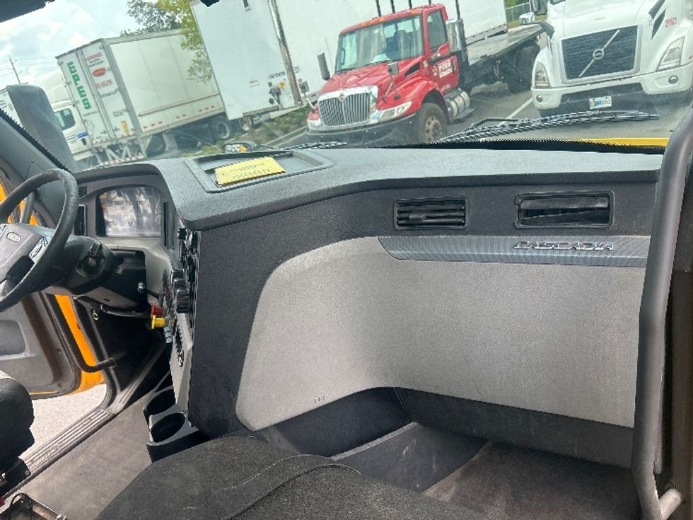 Day Cab Tractor-Heavy Duty Tractors-Freightliner-2020-T11664ST-Pensacola-FL-640,011\n\t\tmiles-$ 26,250 - Image 13