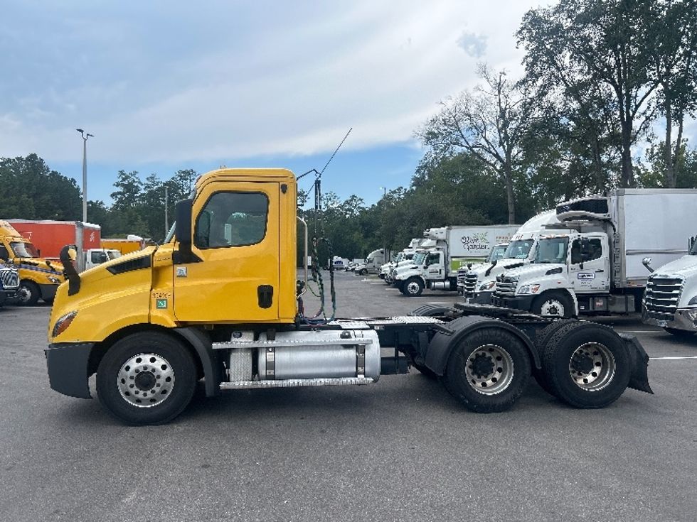 Day Cab Tractor-Heavy Duty Tractors-Freightliner-2020-T11664ST-Pensacola-FL-640,011\n\t\tmiles-$ 26,250 - Image 4