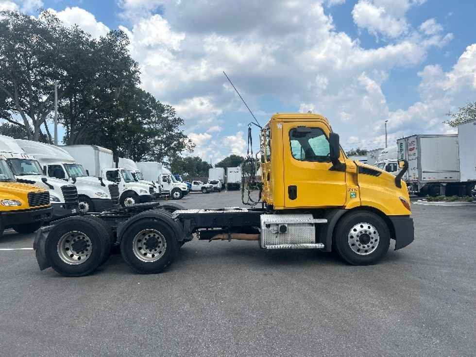 Day Cab Tractor-Heavy Duty Tractors-Freightliner-2020-T11664ST-Pensacola-FL-640,011\n\t\tmiles-$ 26,250 - Image 8