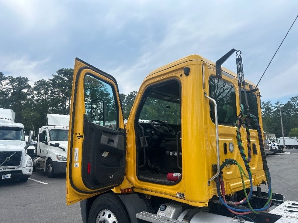 Day Cab Tractor-Heavy Duty Tractors-Freightliner-2020-T11664ST-Pensacola-FL-640,011\n\t\tmiles-$ 26,250 - Image 9