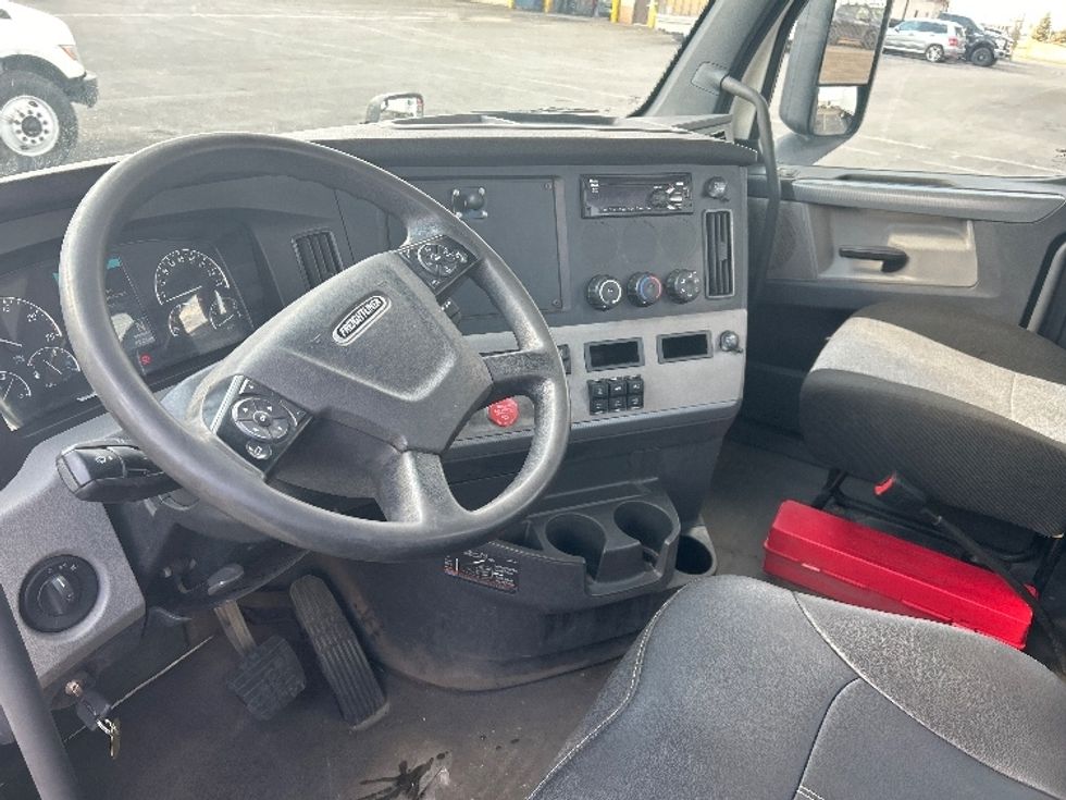 Day Cab Tractor-Heavy Duty Tractors-Freightliner-2020-T11664ST-Perrysburg-OH-377,069\n\t\tmiles-$ 45,000 - Image 10