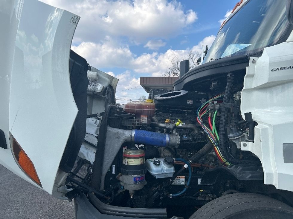 Day Cab Tractor-Heavy Duty Tractors-Freightliner-2020-T11664ST-Perrysburg-OH-377,069\n\t\tmiles-$ 45,000 - Image 16