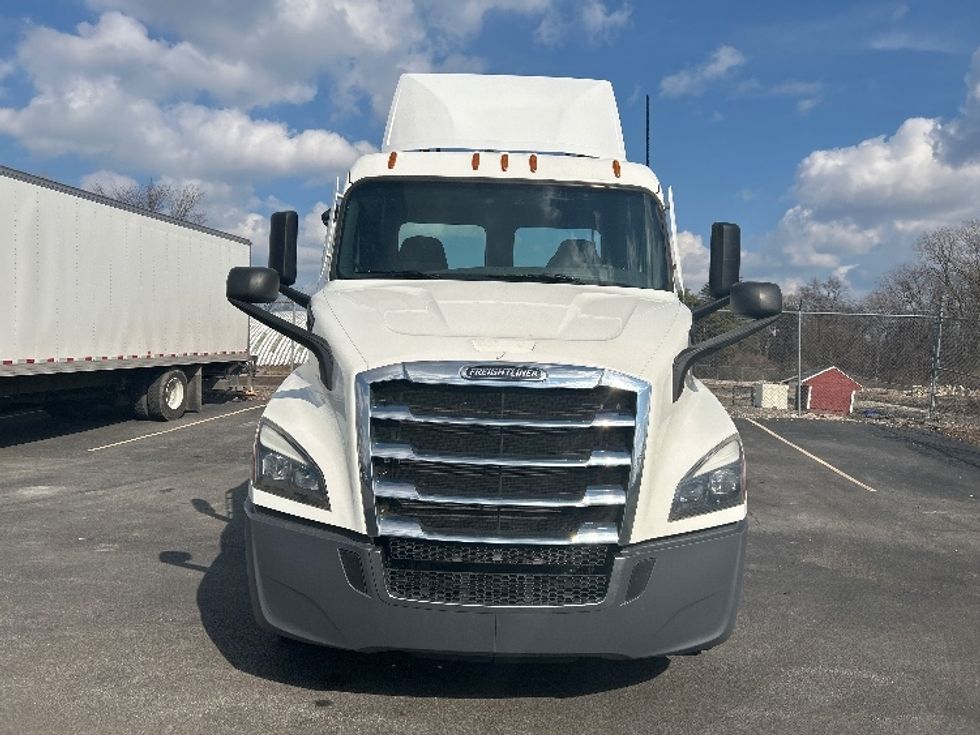 Day Cab Tractor-Heavy Duty Tractors-Freightliner-2020-T11664ST-Perrysburg-OH-377,069\n\t\tmiles-$ 45,000 - Image 2