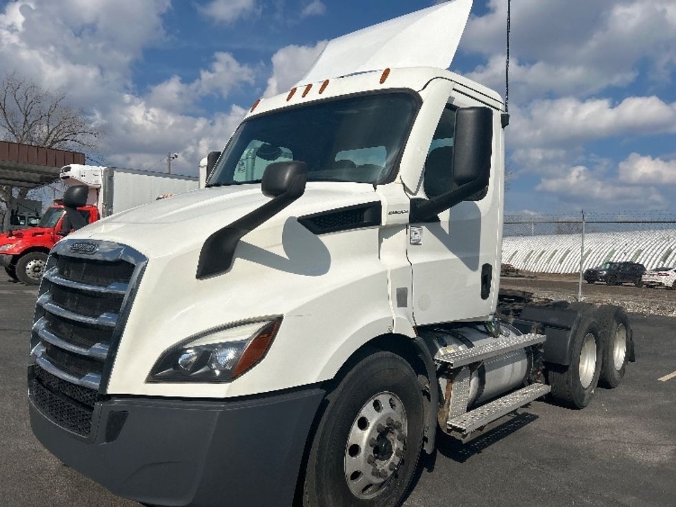 Day Cab Tractor-Heavy Duty Tractors-Freightliner-2020-T11664ST-Perrysburg-OH-377,069\n\t\tmiles-$ 45,000 - Image 3