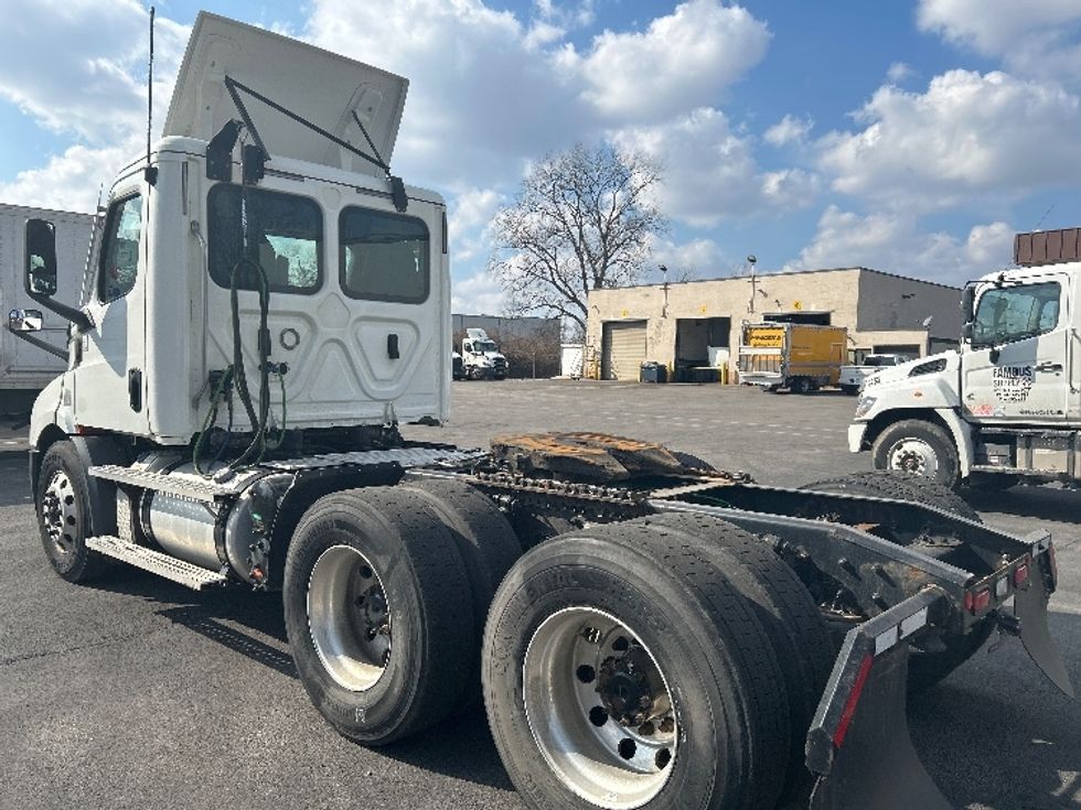 Day Cab Tractor-Heavy Duty Tractors-Freightliner-2020-T11664ST-Perrysburg-OH-377,069\n\t\tmiles-$ 45,000 - Image 5