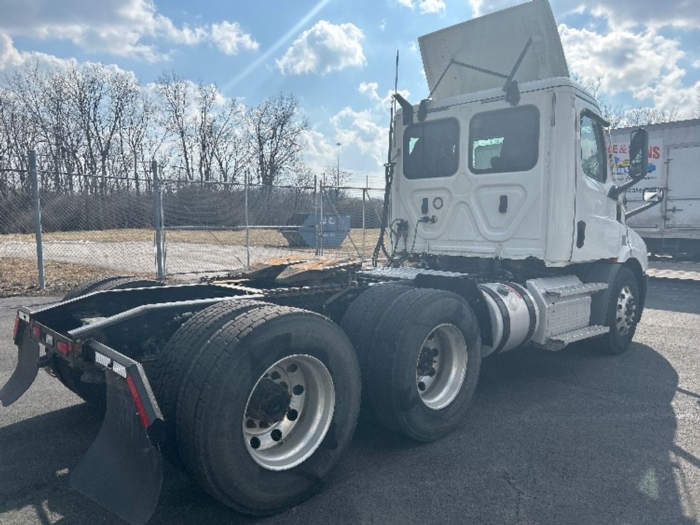 Day Cab Tractor-Heavy Duty Tractors-Freightliner-2020-T11664ST-Perrysburg-OH-377,069\n\t\tmiles-$ 45,000 - Image 7