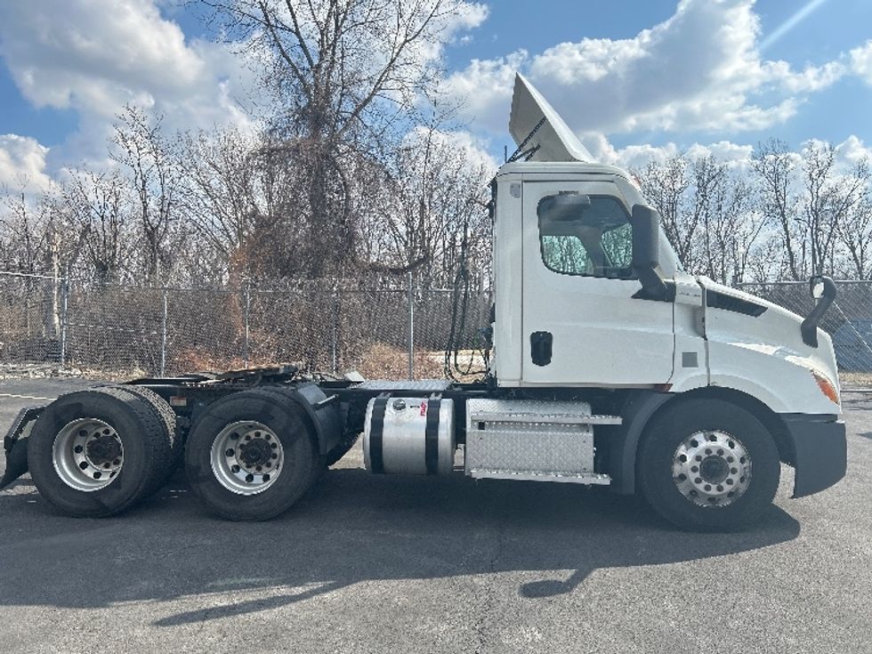 Day Cab Tractor-Heavy Duty Tractors-Freightliner-2020-T11664ST-Perrysburg-OH-377,069\n\t\tmiles-$ 45,000 - Image 8