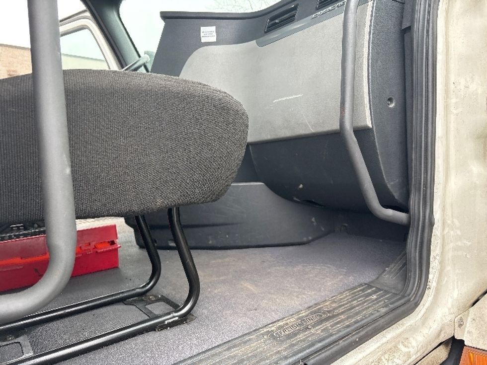 Day Cab Tractor-Heavy Duty Tractors-Freightliner-2020-T11664ST-Perrysburg-OH-453,225\n\t\tmiles-$ 41,250 - Image 11