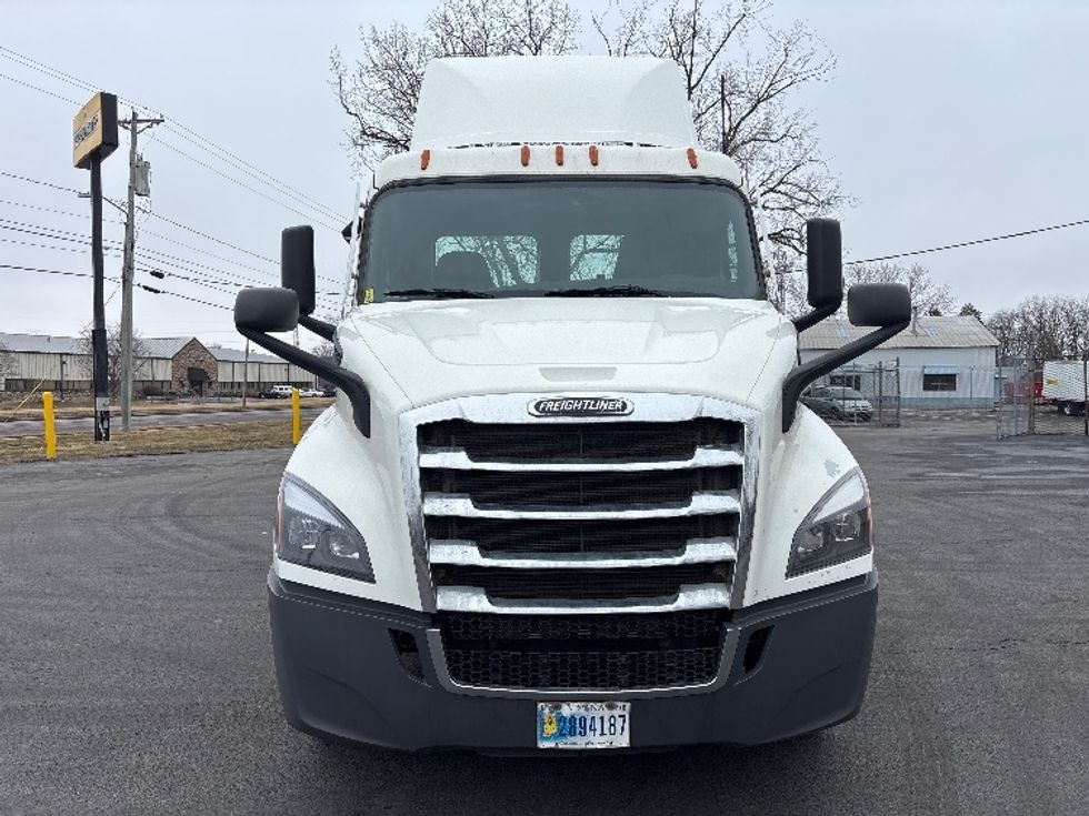 Day Cab Tractor-Heavy Duty Tractors-Freightliner-2020-T11664ST-Perrysburg-OH-453,225\n\t\tmiles-$ 41,250 - Image 2
