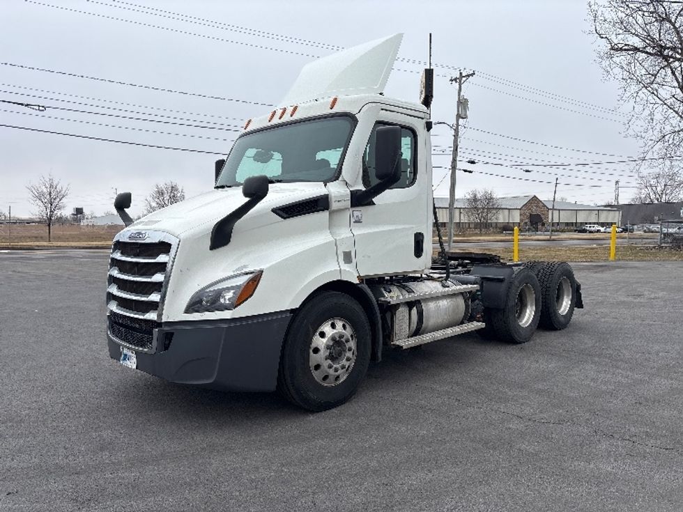 Day Cab Tractor-Heavy Duty Tractors-Freightliner-2020-T11664ST-Perrysburg-OH-453,225\n\t\tmiles-$ 41,250 - Image 3