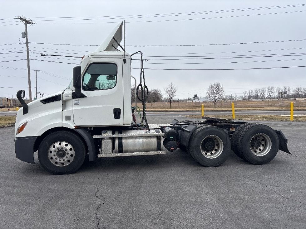 Day Cab Tractor-Heavy Duty Tractors-Freightliner-2020-T11664ST-Perrysburg-OH-453,225\n\t\tmiles-$ 41,250 - Image 4