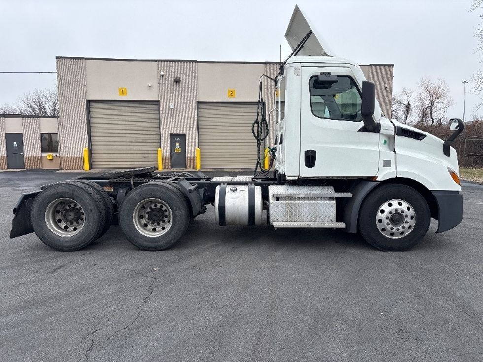 Day Cab Tractor-Heavy Duty Tractors-Freightliner-2020-T11664ST-Perrysburg-OH-453,225\n\t\tmiles-$ 41,250 - Image 8