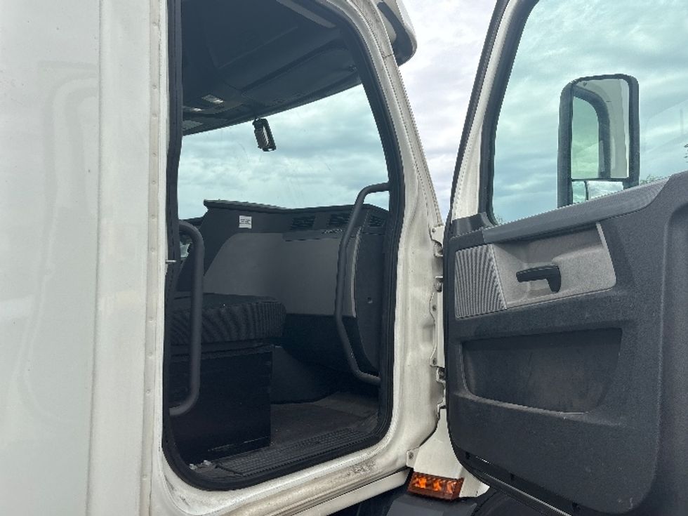 Day Cab Tractor-Heavy Duty Tractors-Freightliner-2020-T11664ST-Phoenix-AZ-348,859\n\t\tmiles-$ 51,250 - Image 12
