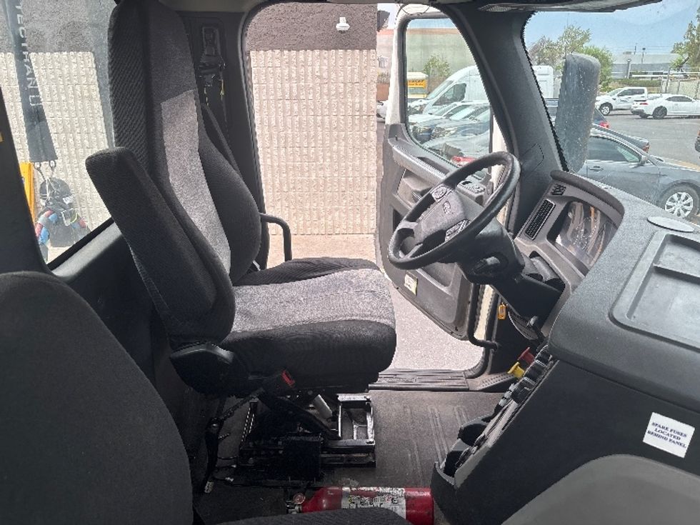 Day Cab Tractor-Heavy Duty Tractors-Freightliner-2020-T11664ST-Phoenix-AZ-348,859\n\t\tmiles-$ 51,250 - Image 14