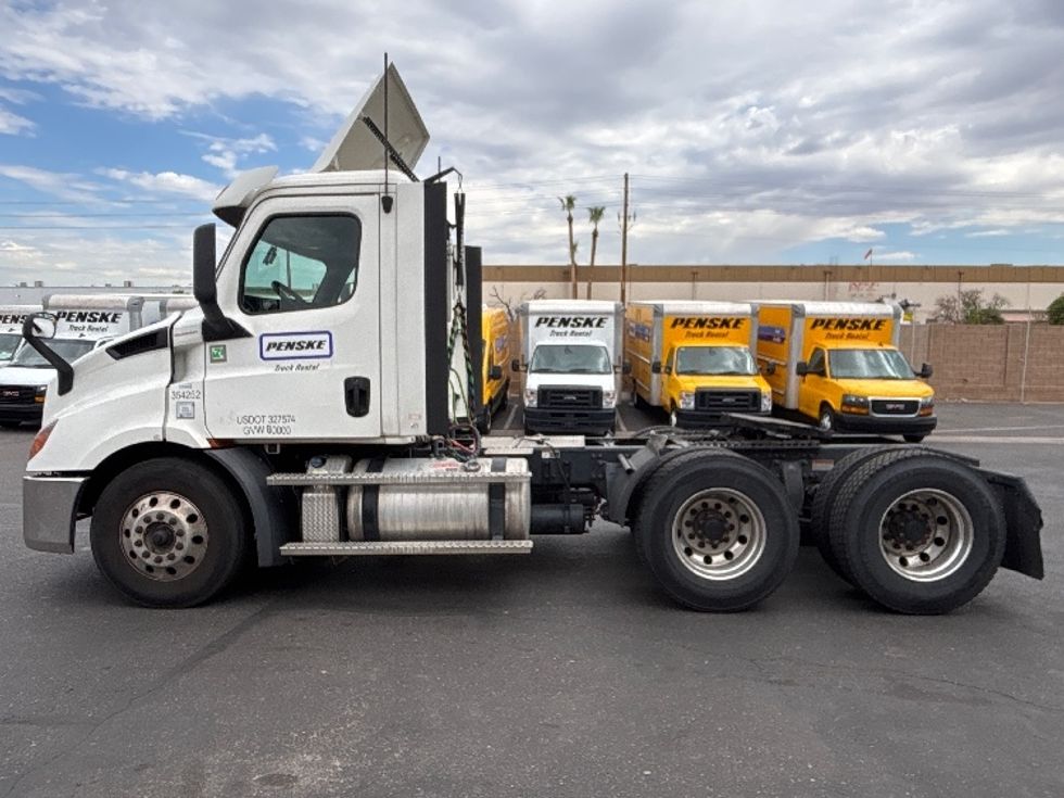 Day Cab Tractor-Heavy Duty Tractors-Freightliner-2020-T11664ST-Phoenix-AZ-348,859\n\t\tmiles-$ 51,250 - Image 4