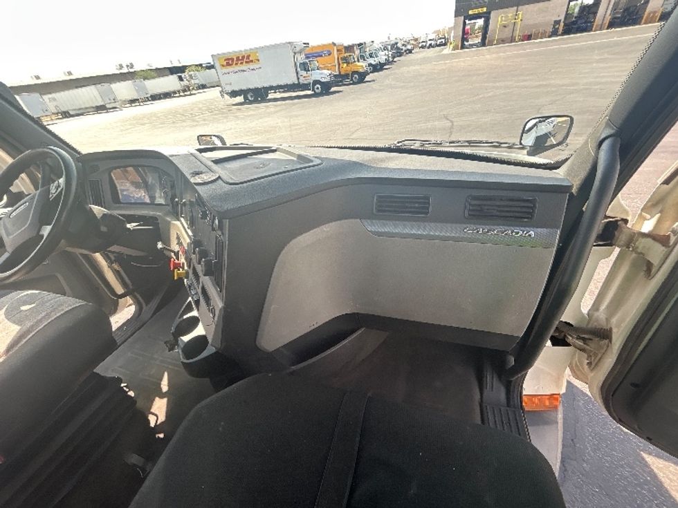 Day Cab Tractor-Heavy Duty Tractors-Freightliner-2020-T11664ST-Phoenix-AZ-377,829\n\t\tmiles-$ 50,000 - Image 13