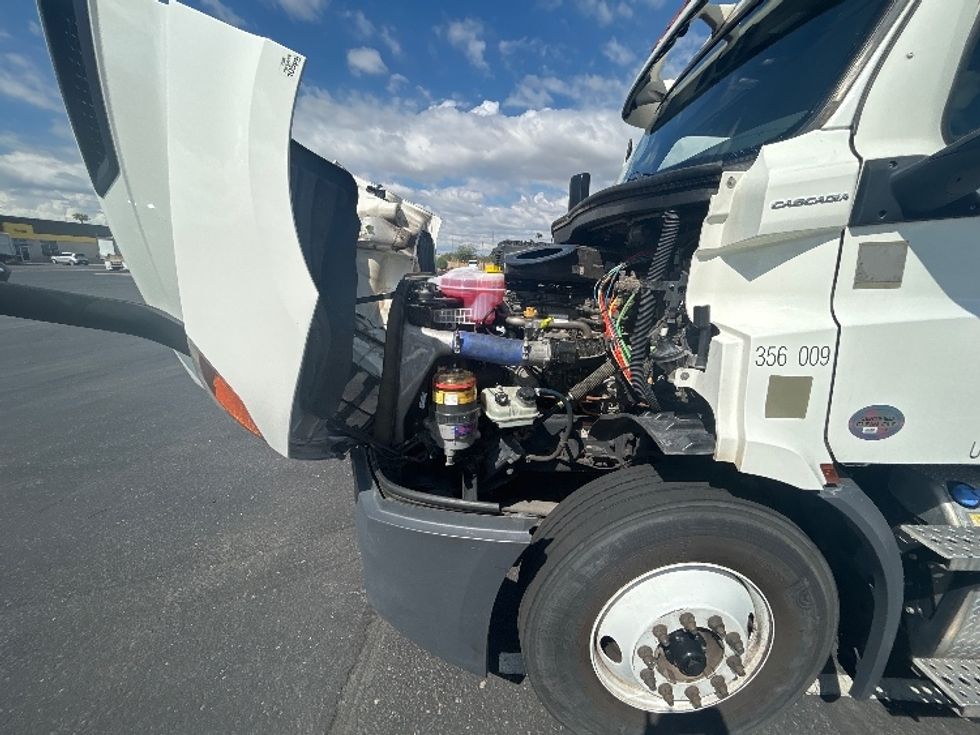 Day Cab Tractor-Heavy Duty Tractors-Freightliner-2020-T11664ST-Phoenix-AZ-377,829\n\t\tmiles-$ 50,000 - Image 16