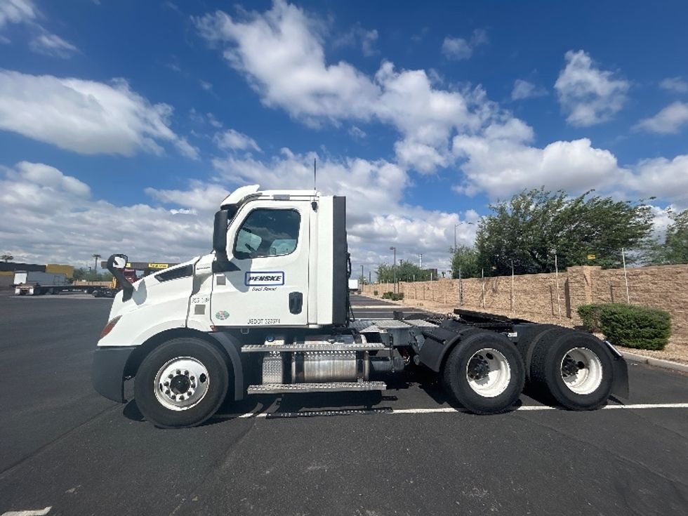 Day Cab Tractor-Heavy Duty Tractors-Freightliner-2020-T11664ST-Phoenix-AZ-377,829\n\t\tmiles-$ 50,000 - Image 4