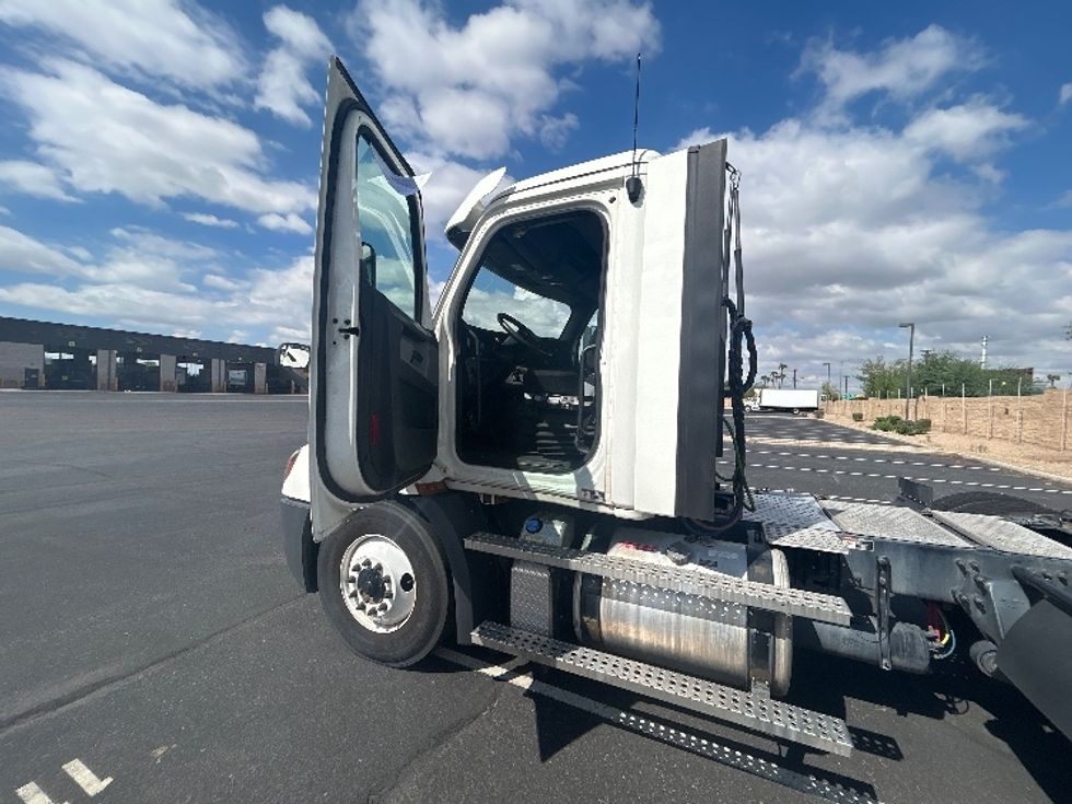 Day Cab Tractor-Heavy Duty Tractors-Freightliner-2020-T11664ST-Phoenix-AZ-377,829\n\t\tmiles-$ 50,000 - Image 9