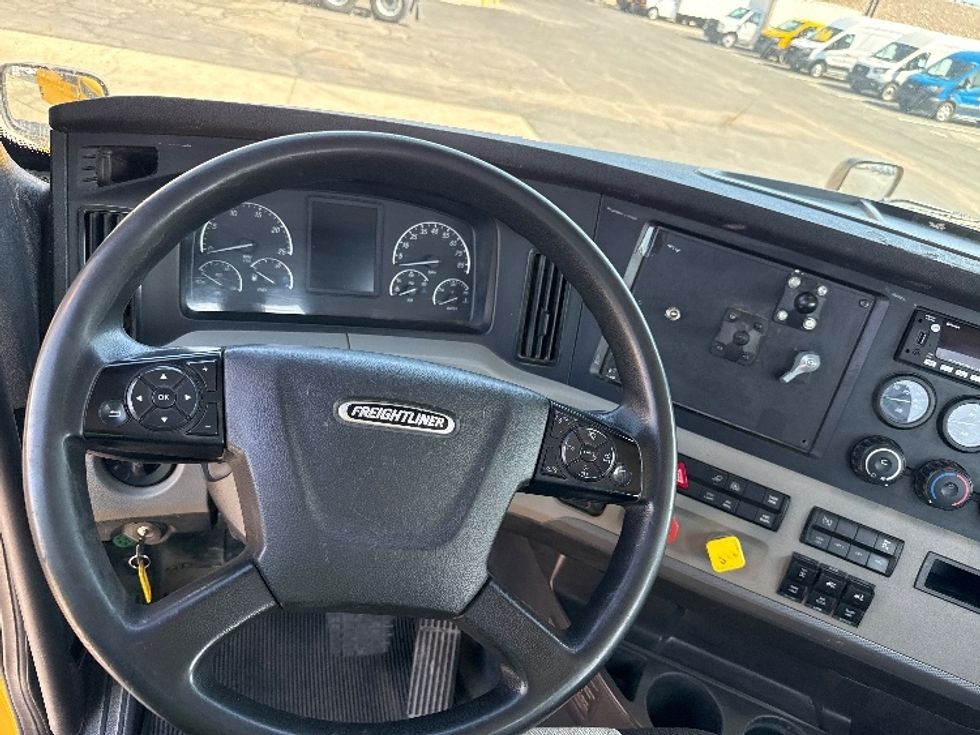 Day Cab Tractor-Heavy Duty Tractors-Freightliner-2020-T11664ST-Phoenix-AZ-397,925\n\t\tmiles-$ 46,000 - Image 11