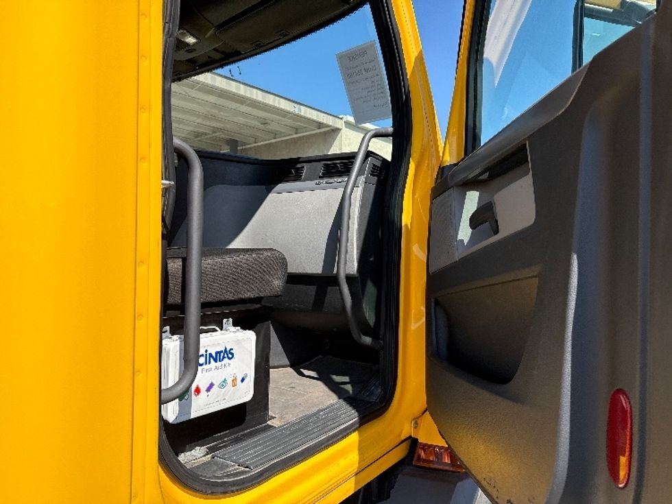 Day Cab Tractor-Heavy Duty Tractors-Freightliner-2020-T11664ST-Phoenix-AZ-397,925\n\t\tmiles-$ 46,000 - Image 12