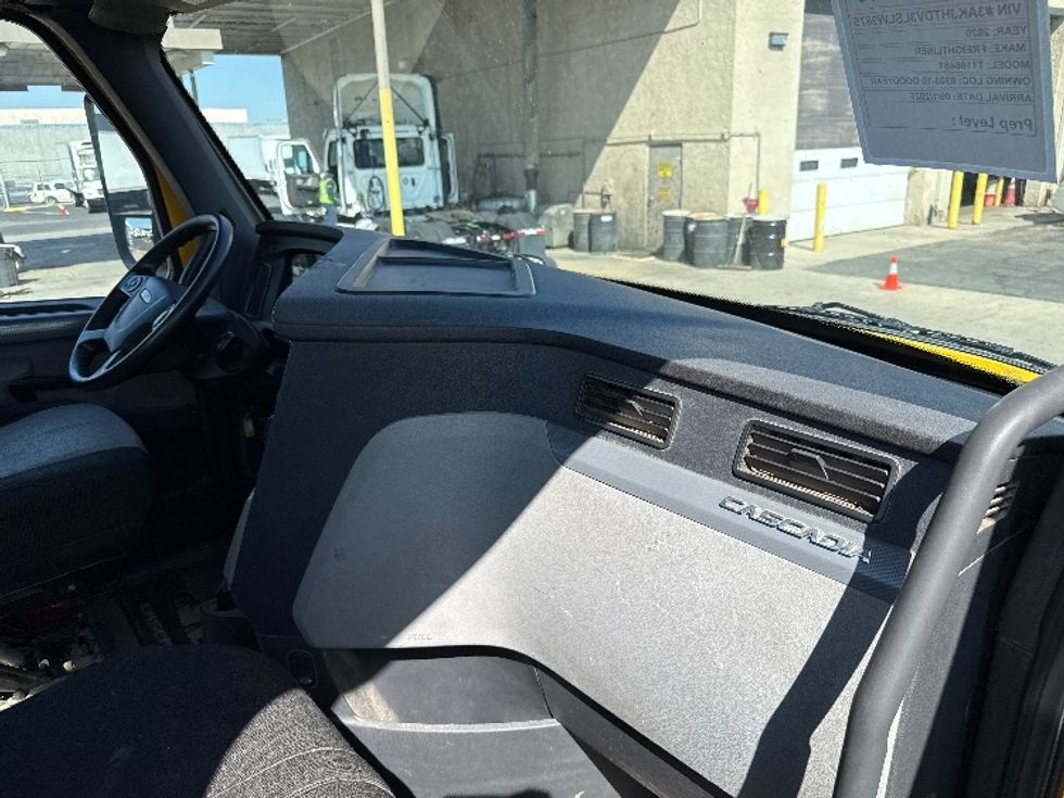 Day Cab Tractor-Heavy Duty Tractors-Freightliner-2020-T11664ST-Phoenix-AZ-397,925\n\t\tmiles-$ 46,000 - Image 13