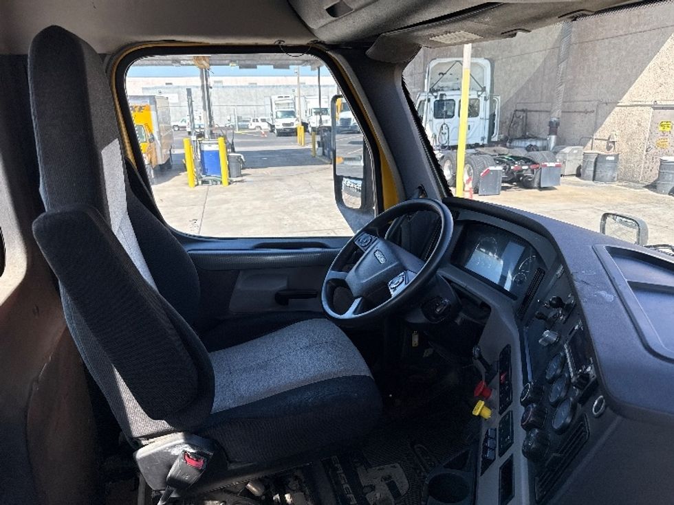 Day Cab Tractor-Heavy Duty Tractors-Freightliner-2020-T11664ST-Phoenix-AZ-397,925\n\t\tmiles-$ 46,000 - Image 14