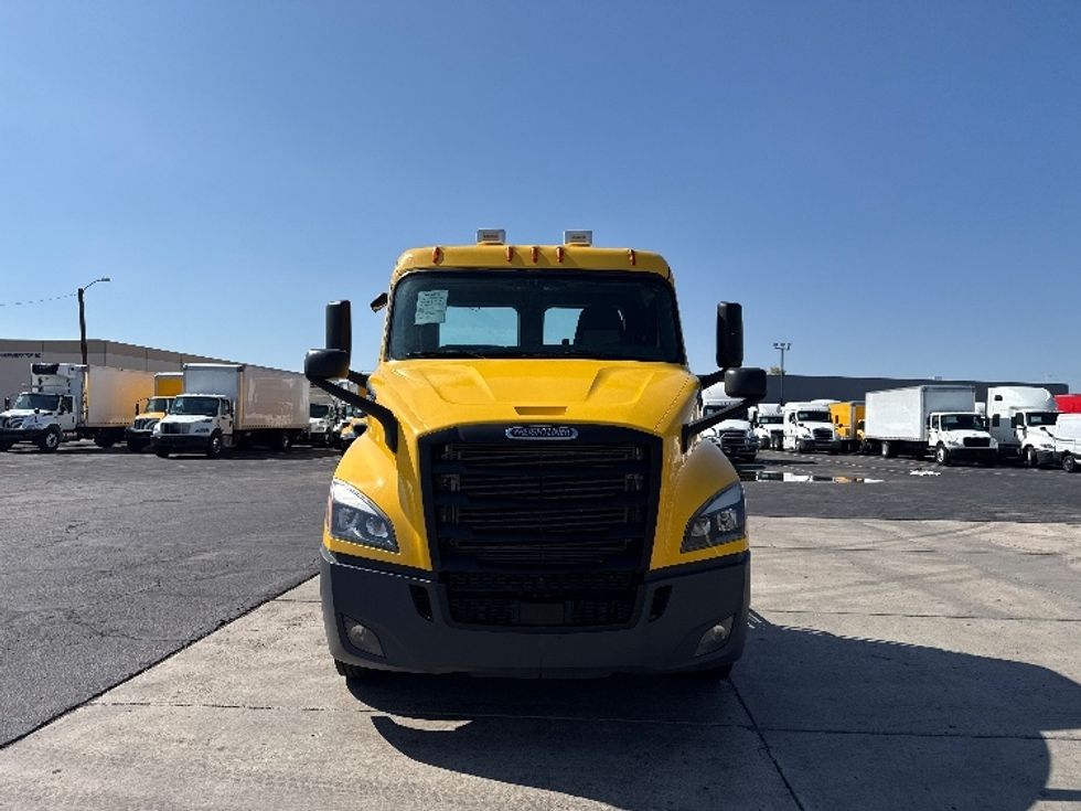 Day Cab Tractor-Heavy Duty Tractors-Freightliner-2020-T11664ST-Phoenix-AZ-397,925\n\t\tmiles-$ 46,000 - Image 2