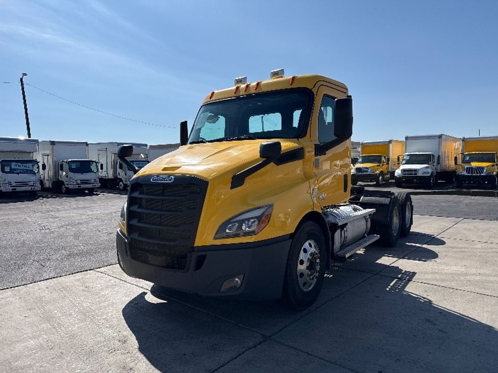 Day Cab Tractor-Heavy Duty Tractors-Freightliner-2020-T11664ST-Phoenix-AZ-397,925\n\t\tmiles-$ 46,000 - Image 3