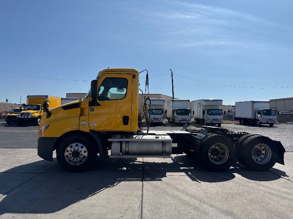 Day Cab Tractor-Heavy Duty Tractors-Freightliner-2020-T11664ST-Phoenix-AZ-397,925\n\t\tmiles-$ 46,000 - Image 4