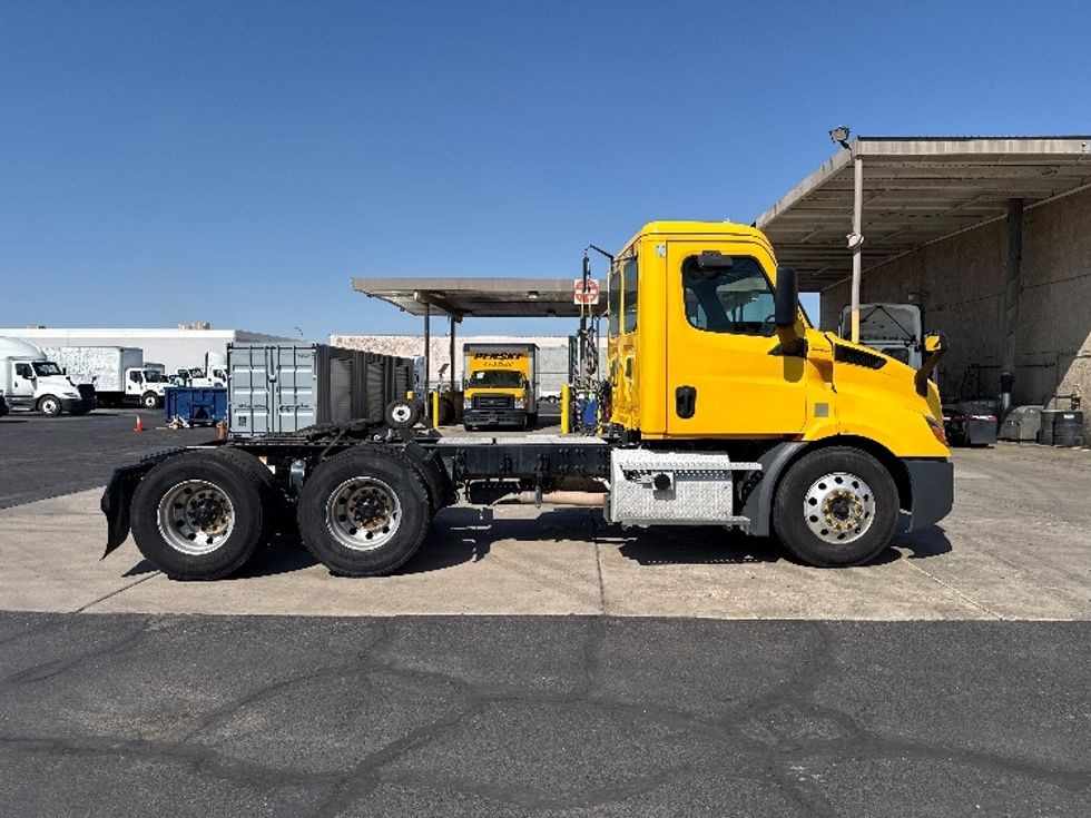 Day Cab Tractor-Heavy Duty Tractors-Freightliner-2020-T11664ST-Phoenix-AZ-397,925\n\t\tmiles-$ 46,000 - Image 8