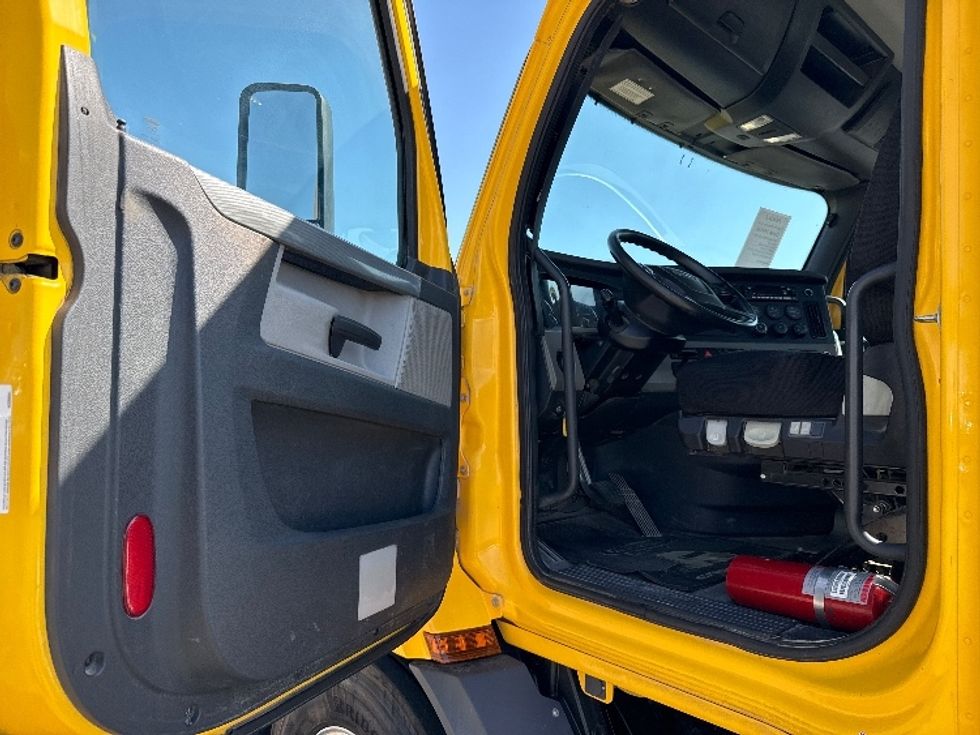 Day Cab Tractor-Heavy Duty Tractors-Freightliner-2020-T11664ST-Phoenix-AZ-397,925\n\t\tmiles-$ 46,000 - Image 9