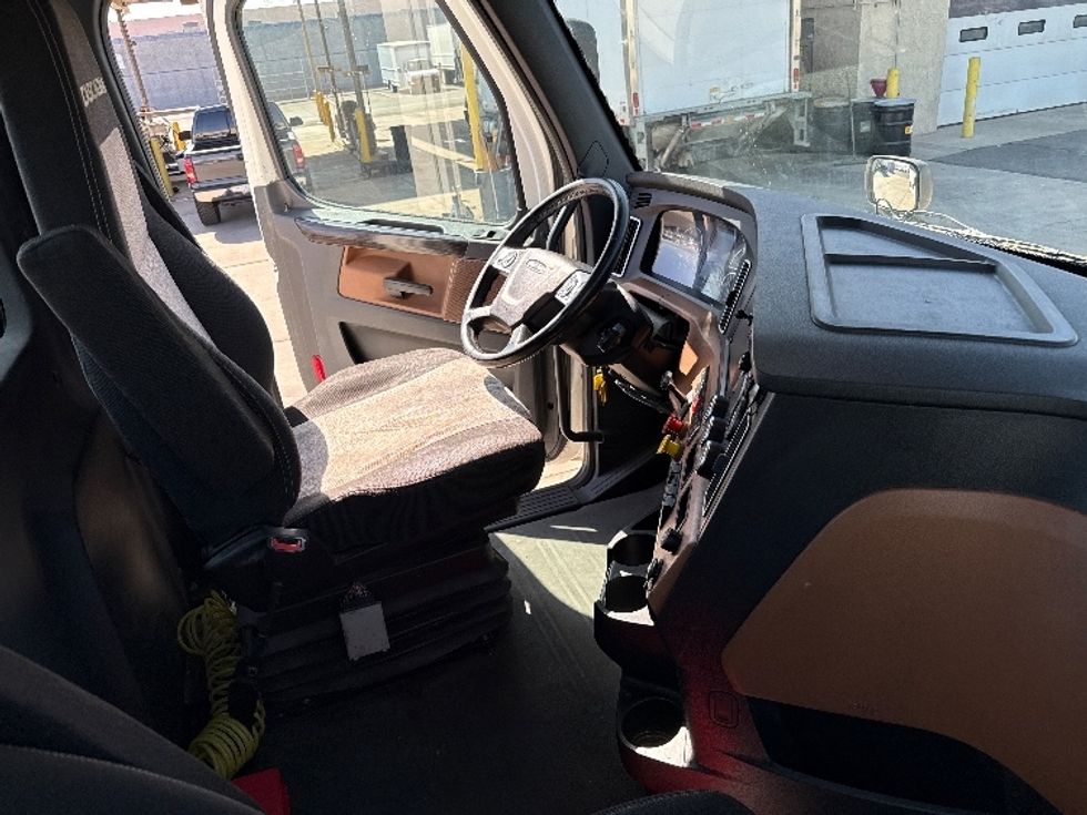 Day Cab Tractor-Heavy Duty Tractors-Freightliner-2020-T11664ST-Phoenix-AZ-470,306\n\t\tmiles-$ 47,250 - Image 14