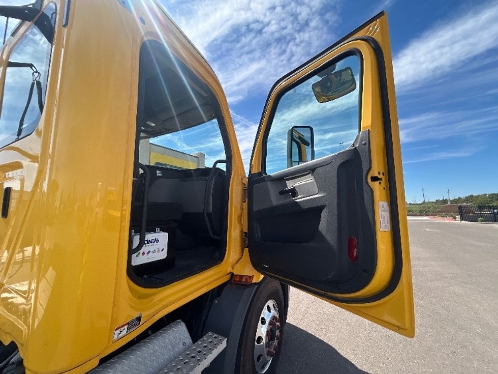 Day Cab Tractor-Heavy Duty Tractors-Freightliner-2020-T11664ST-Phoenix-AZ-511,598\n\t\tmiles-$ 41,750 - Image 12