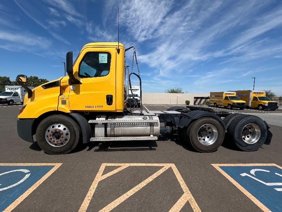 Day Cab Tractor-Heavy Duty Tractors-Freightliner-2020-T11664ST-Phoenix-AZ-511,598\n\t\tmiles-$ 41,750 - Image 4