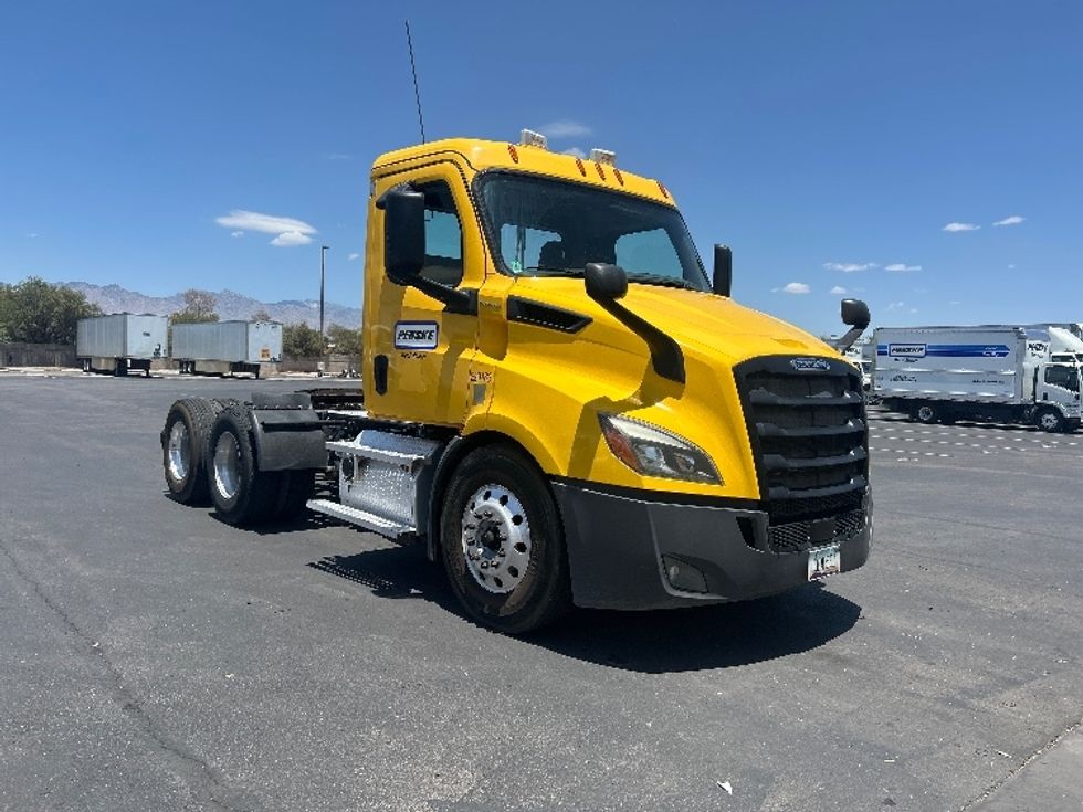 Day Cab Tractor-Heavy Duty Tractors-Freightliner-2020-T11664ST-Phoenix-AZ-595,667\n\t\tmiles-$ 30,000 - Image 1