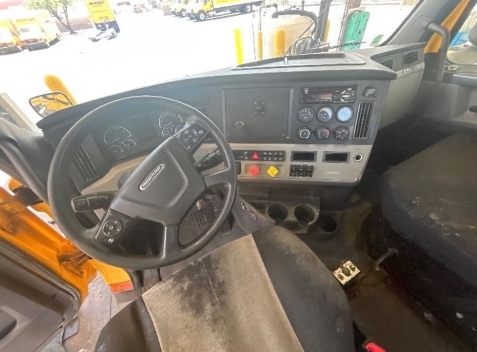 Day Cab Tractor-Heavy Duty Tractors-Freightliner-2020-T11664ST-Phoenix-AZ-595,667\n\t\tmiles-$ 30,000 - Image 11