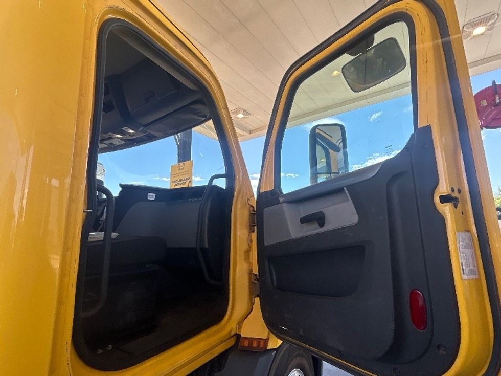 Day Cab Tractor-Heavy Duty Tractors-Freightliner-2020-T11664ST-Phoenix-AZ-595,667\n\t\tmiles-$ 30,000 - Image 12