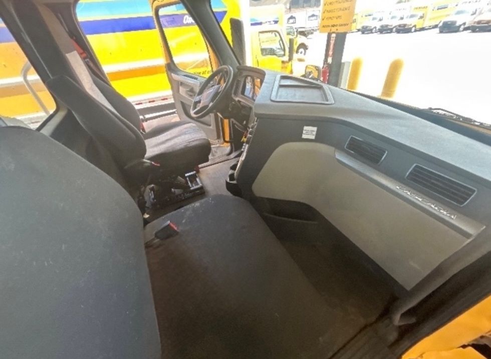 Day Cab Tractor-Heavy Duty Tractors-Freightliner-2020-T11664ST-Phoenix-AZ-595,667\n\t\tmiles-$ 30,000 - Image 14